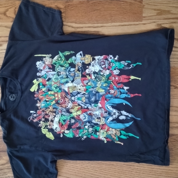DC comics tee - Picture 2 of 3
